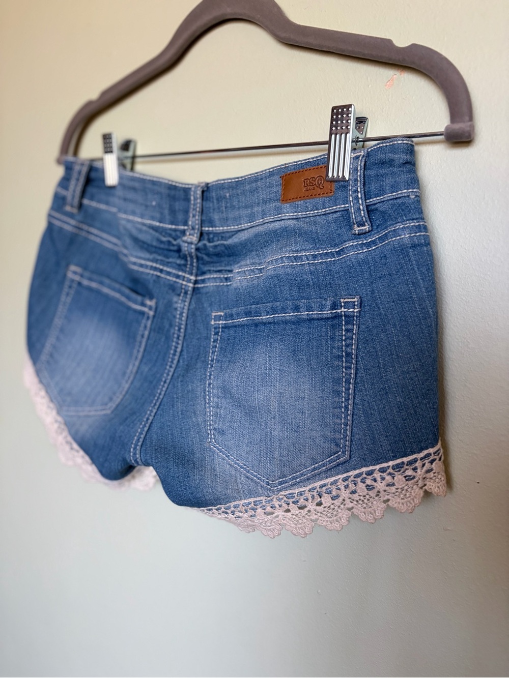 RSQ Denim Lace Boho Cali Crochet Hot Shorts Size 5 Country Cowgirl Beach Coastal - Picture 3 of 16